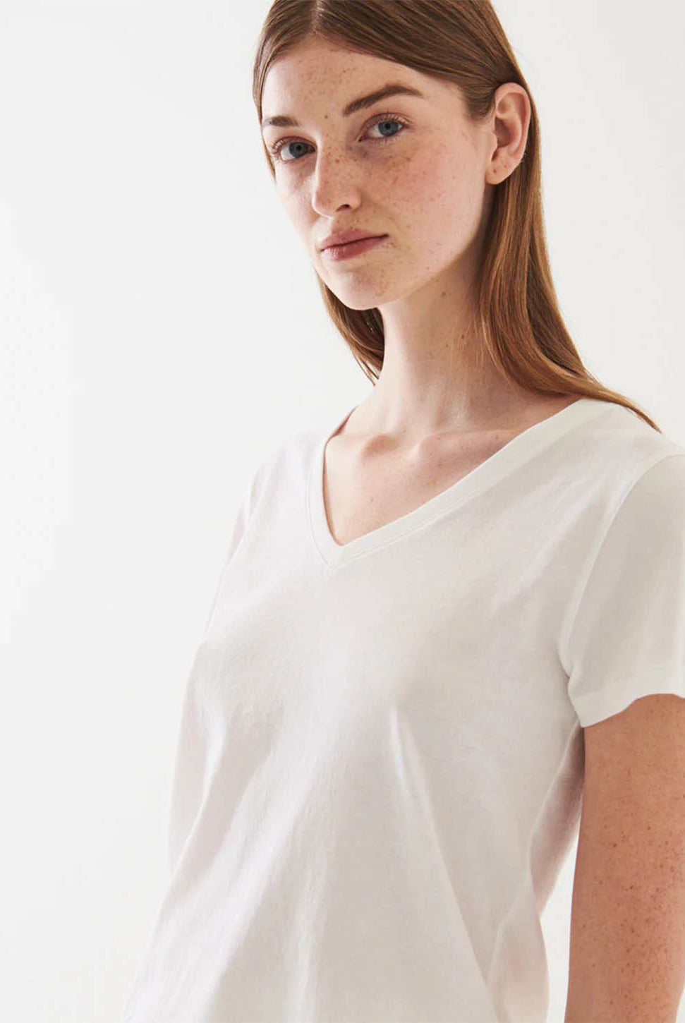 Short Sleeve V-Neck Classic Tee-Patrick Assaraf-Over the Rainbow