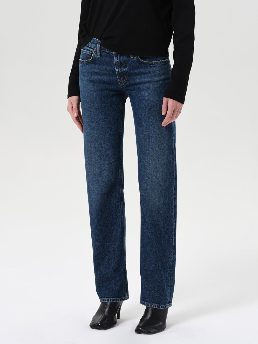 【送料&関税込】AGOLDE Blue Jeans With Belt Loops And Logo P Agolde Blue jeans with belt loops and logo patch on the rear