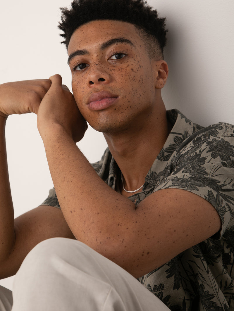 Carson Short Sleeve Shirt - Jungle Foliage Olive-Rails-Over the Rainbow